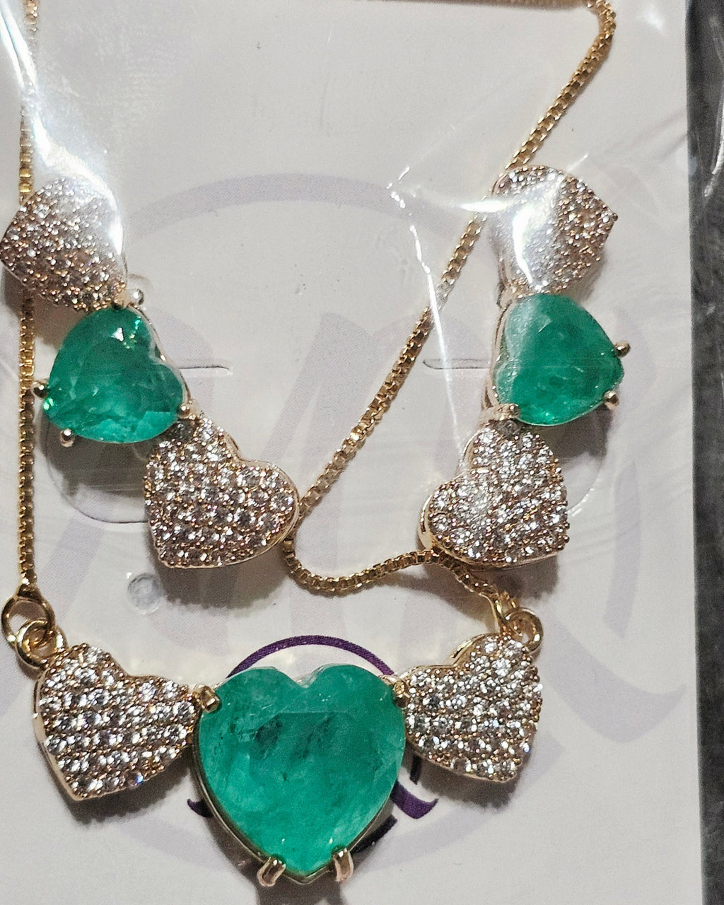 Conjunto Folheado a ouro 18k com 3 corações de zirconia fusion e cravejado.