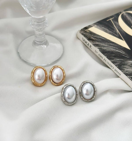 Brinco Folheado a prata 18k Oval com pérola.