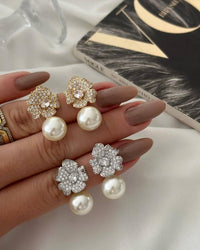 Brinco Folheado a ouro 18k e folheado a prata Pérola Flor com zirconias cravejada.