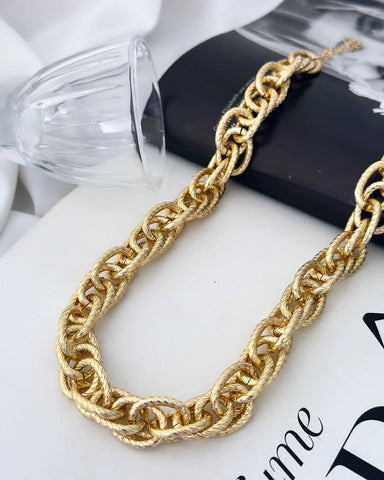 18k gold plated necklace with smooth intertwined links.