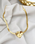 Choker Folheado a ouro 18k Laminado coração martelado.