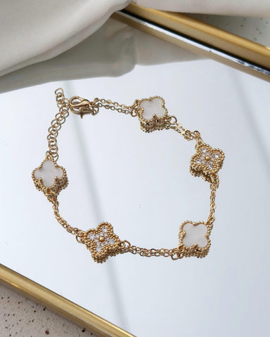 Pulseira Folheado a ouro 18k Inspiração Virginia Madre pérola branco cravejada.