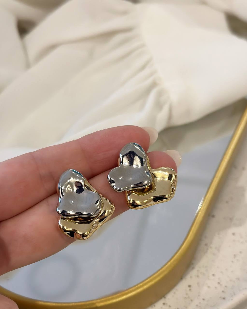 Brinco Folheado a ouro 18k duplo banho prata e dourado.