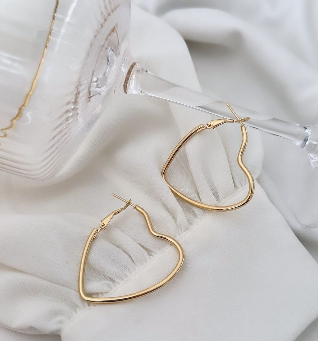18k gold plated hoop Hollow heart Smooth thin.