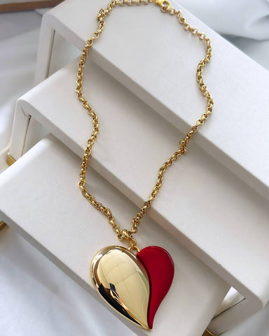 Colar semijoias ouro 18k Coração grande com detalhe vermelho .