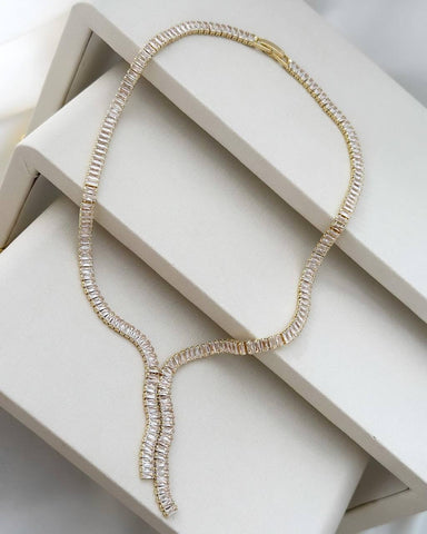 18k gold plated necklace with chain and studded with a point of light.