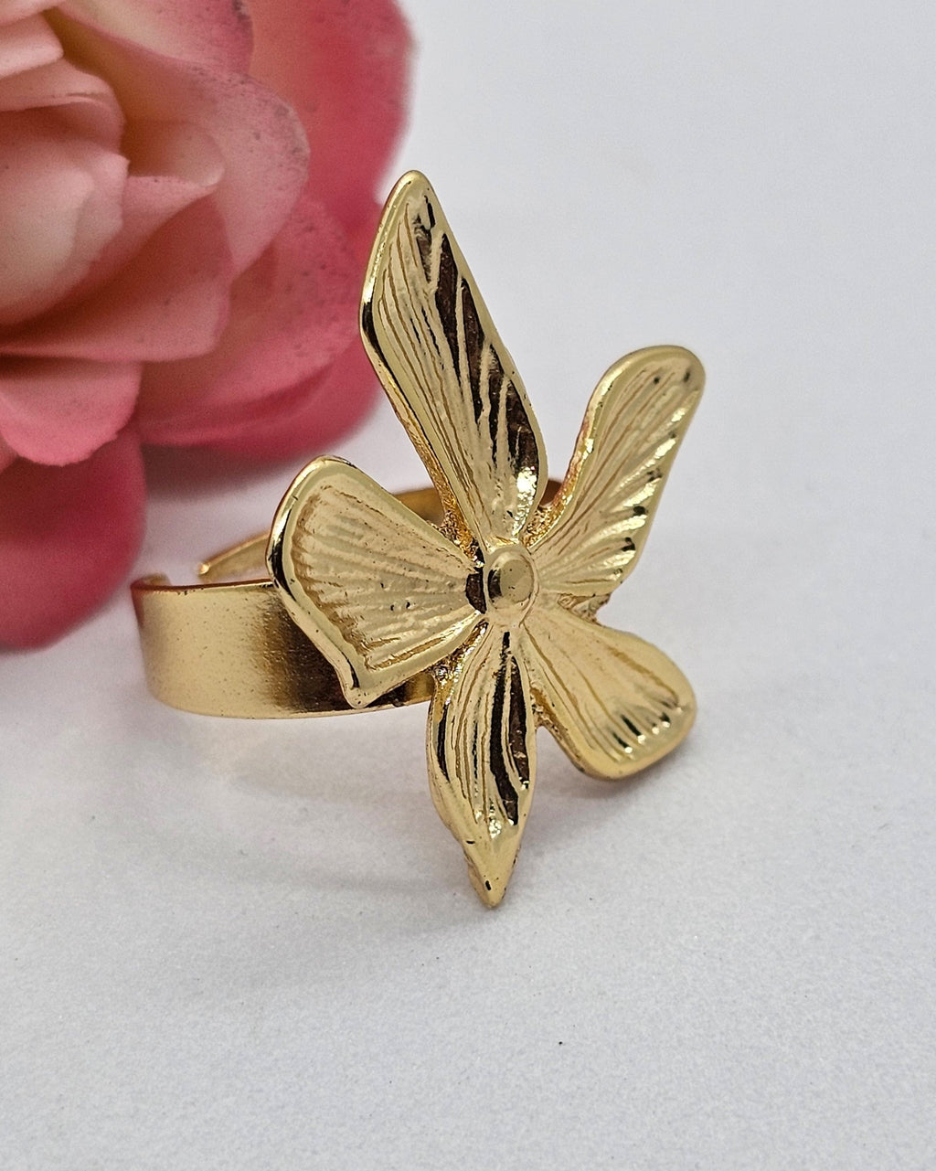 Anel Folheado  dourado Flor detalhado regulável.