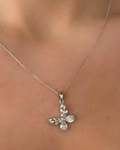 Colar Folheado a prata e ouro 18k Borboleta pendurada toda cravejada de zirconias .