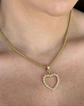 Colar Folheado a ouro 18k coração vazado com borda cravejada.