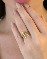 Anel de Aço Inoxidável dourado 4 fileiras vazadas tamanhos variados.