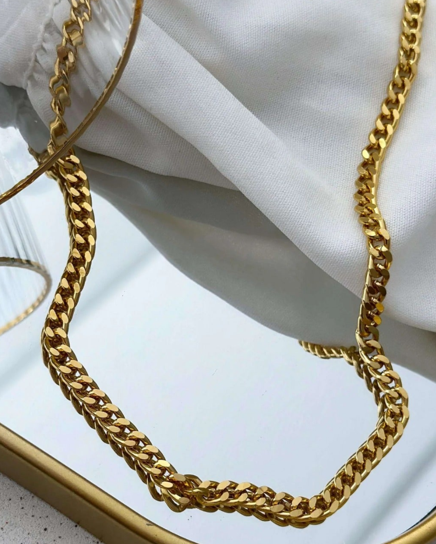 Colar Folheado a ouro 18k.
