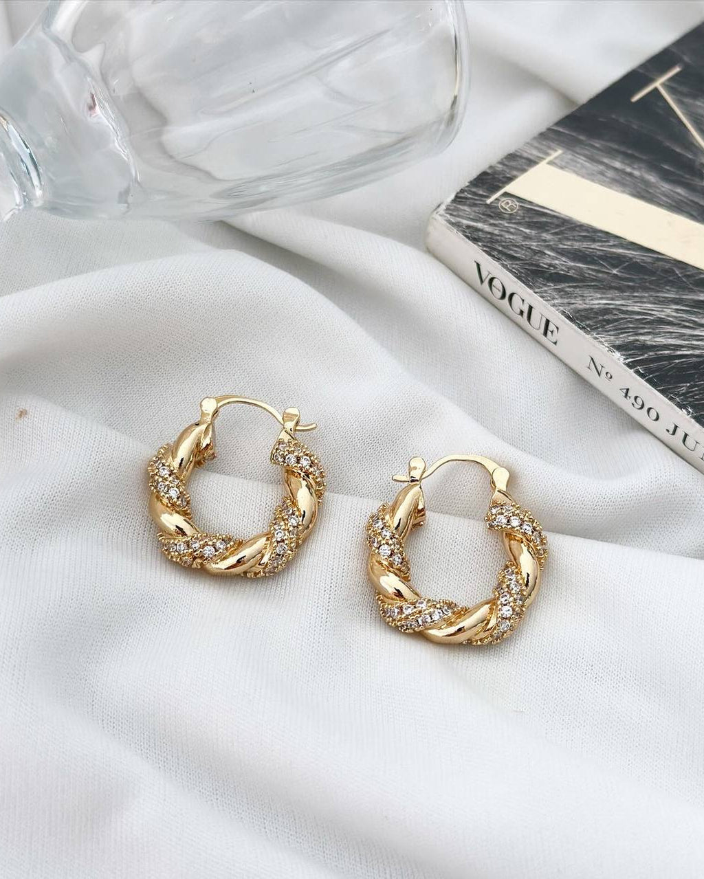 Brinco Argola click Folheado a ouro 18k Cravejado.