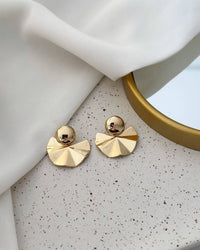 Brinco Folheado a ouro 18k e folheado a prata Esfera martelado mini .