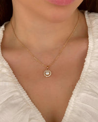 Colar Folheado a ouro 18k com pingente ponto de luz .