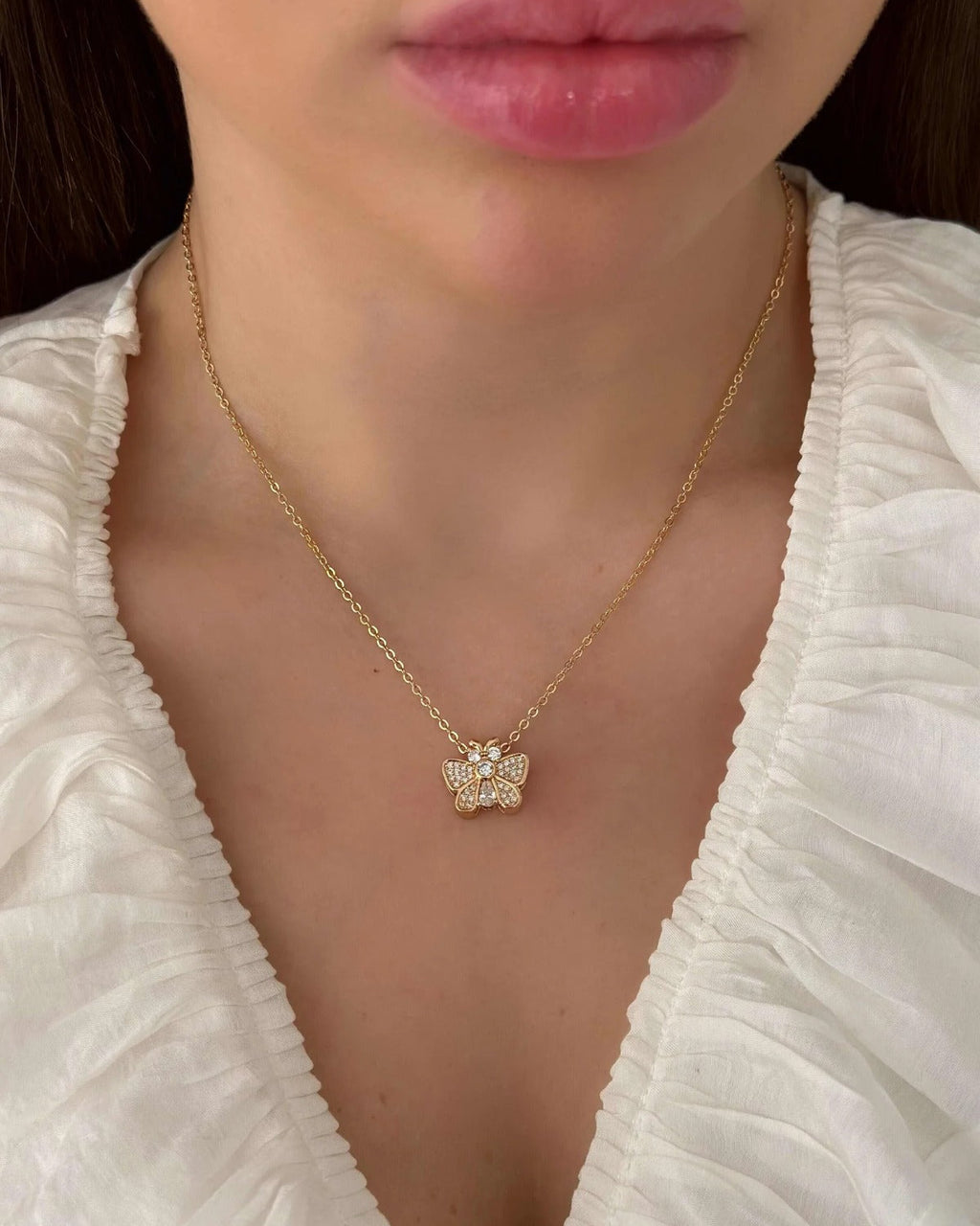 Colar Folheado a ouro 18k borboleta cravejada com  zirconias.