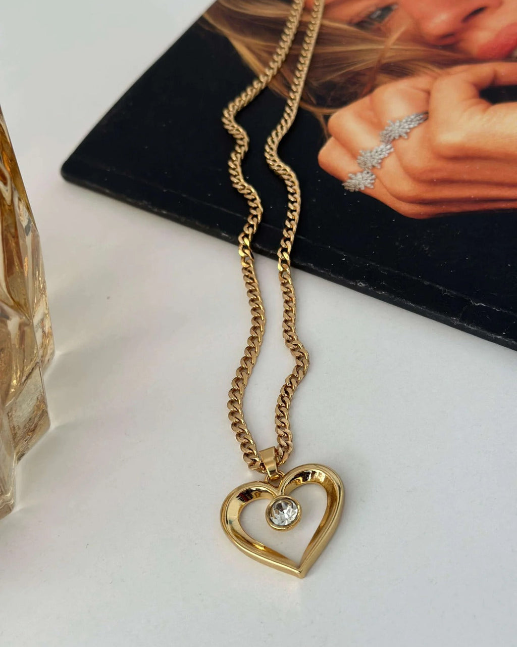 Colar semijoias ouro 18k dourado corações vazado com ponto de luz .