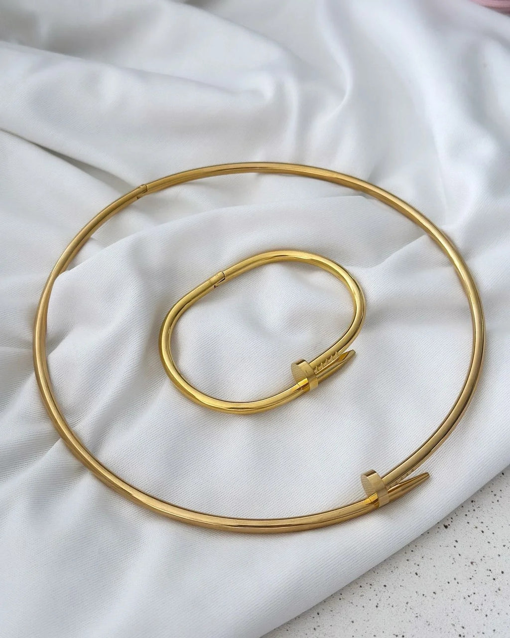 Choker Aro e pulseira aço Inoxidável prego dourado.Semijoias