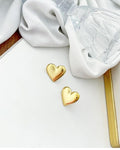 Brinco Folheado a ouro 18k Coração Detalhado.