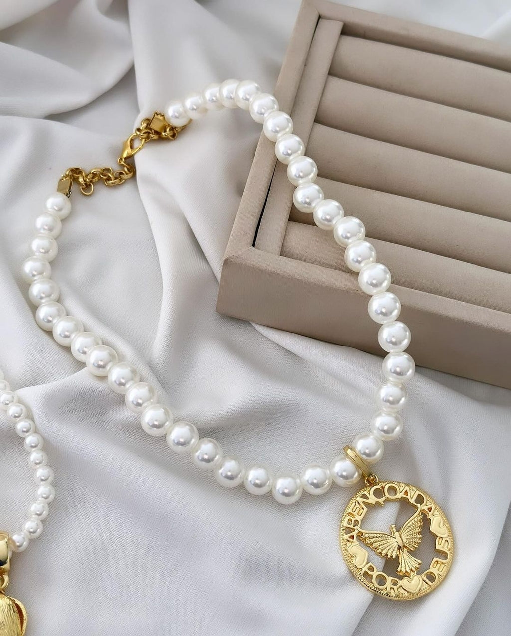 Colar e pulseira Folheado a ouro 18k Pérola e Espírito Santo .