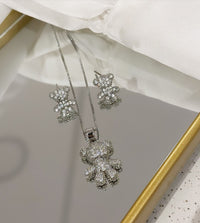 Conjunto Ursinho Taddy cravejado com zirconia Folheado a ouro 18k e folheado a prata.