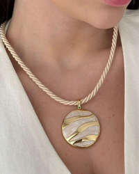 Colar Boho Chic Pingente resinado