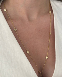 Colar Folheado a ouro 18k Longo com mini corações espaçados.